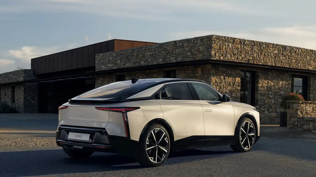 DS NO8 191kW Pallas 74kWh 5dr Auto