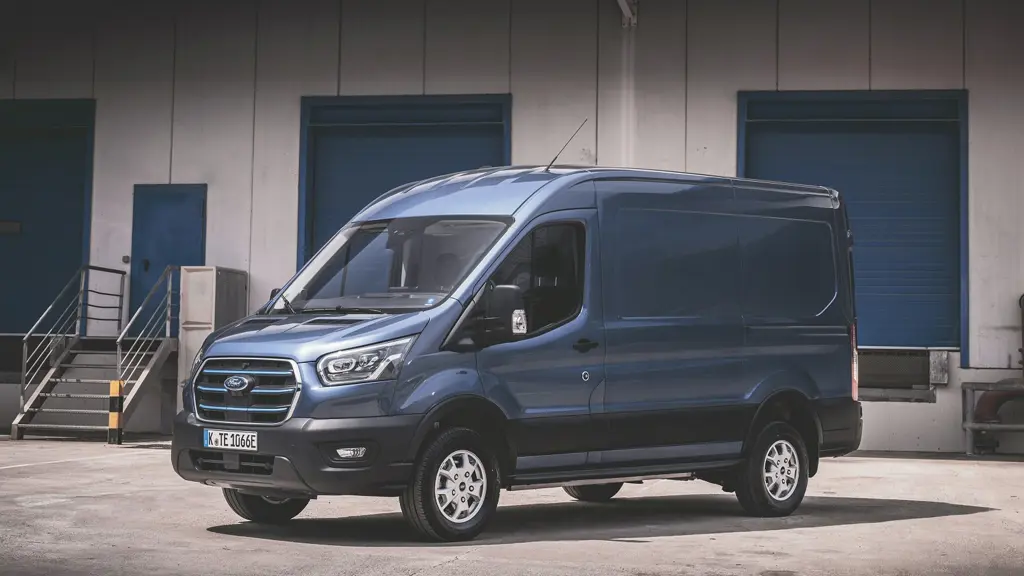 Ford Transit 460 L4 Minibus Diesel RWD 2.0 Ecoblue 130PS H3 18 Seater Trend NAV