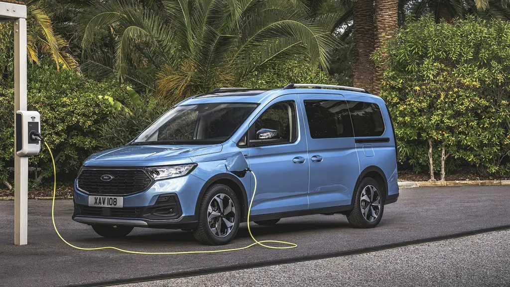 Ford Grand Tourneo Connect 1.5 EcoBoost PHEV 150 Titanium 5dr Auto 7 seat