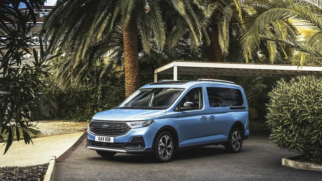 Ford Grand Tourneo Connect 1.5 EcoBoost PHEV 150 Titanium 5dr Auto 7 seat