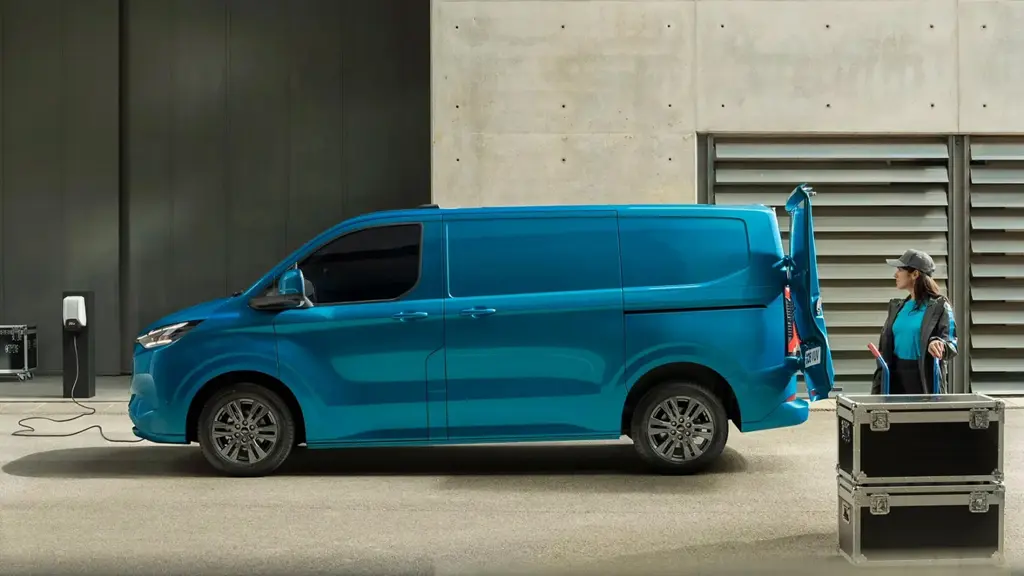 Ford Transit Custom 320 L1 Diesel FWD 2.0 Ecoblue 150PS H1 Van Trail