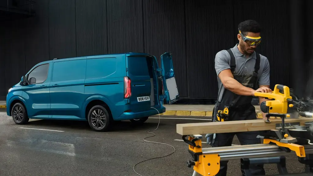 Ford Transit Custom 320 L1 Diesel FWD 2.0 Ecoblue 150PS H1 Van Trail