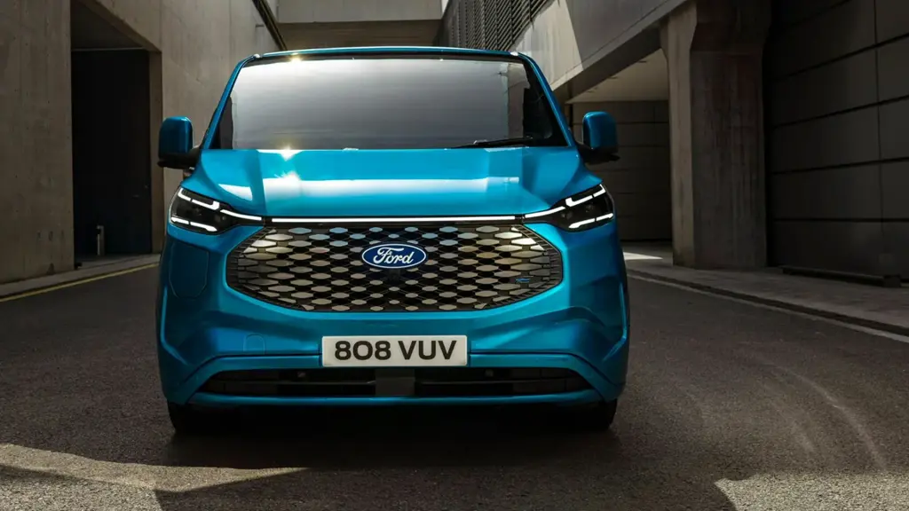 Ford Transit Custom 320 L1 Diesel FWD 2.0 Ecoblue 150PS H1 Van Trail