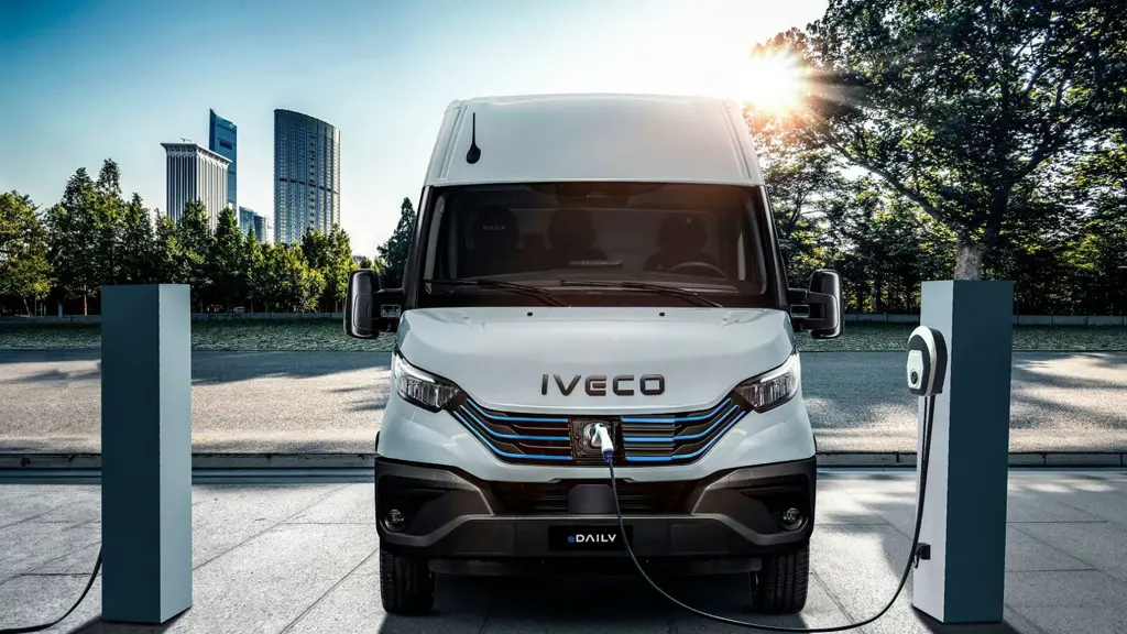 Iveco Daily E 35S14 Electric 140KW 77KWH High Roof Van 3520 WB Auto 22KW