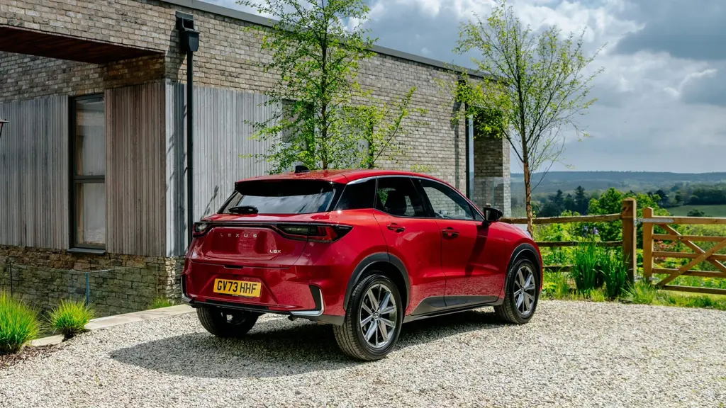 Lexus Lbx 1.5 Premium Plus Design 5dr E-CVT