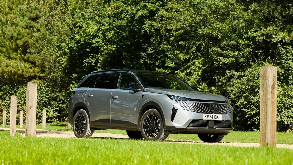 Peugeot 5008 1.6 Plug-in Hybrid 195 GT 5dr e-DSC7