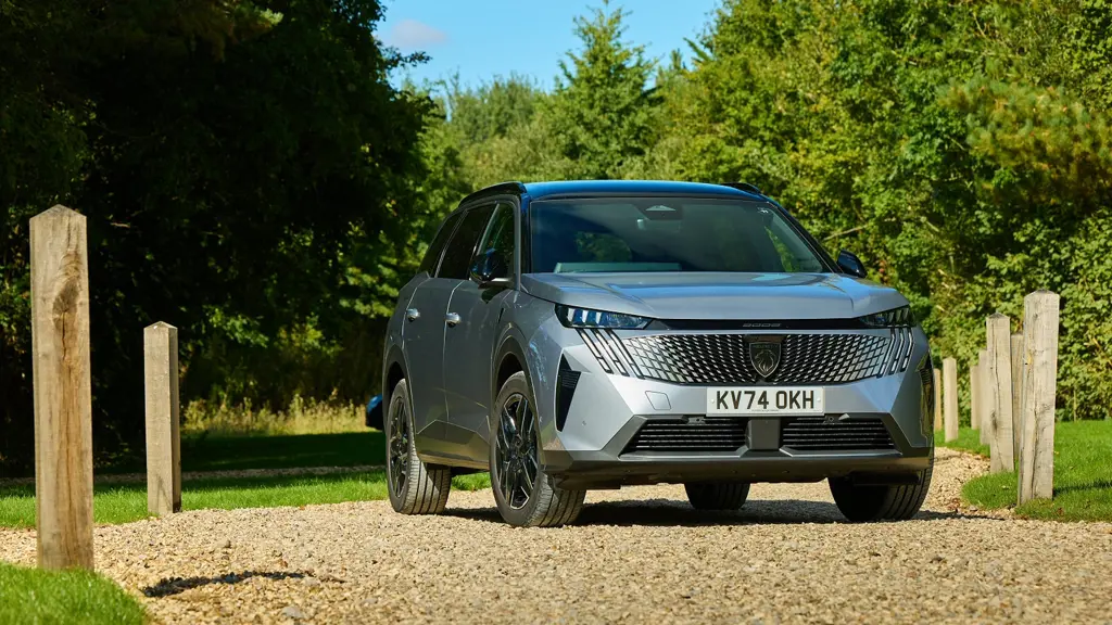 Peugeot 5008 1.6 Plug-in Hybrid 195 GT 5dr e-DSC7