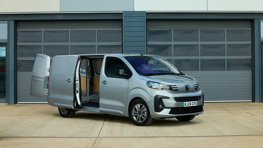 Peugeot Expert E- L2 100KW 75KWH Professional Crew Van Auto