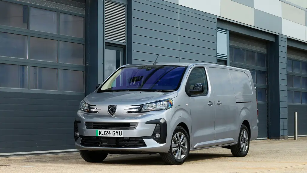 Peugeot Expert E- L2 100KW 75KWH Professional Crew Van Auto