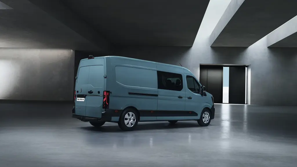 Renault Master LWB Diesel FWD LL35 DCI 150 Advance LOW Roof D/Cab Chassis