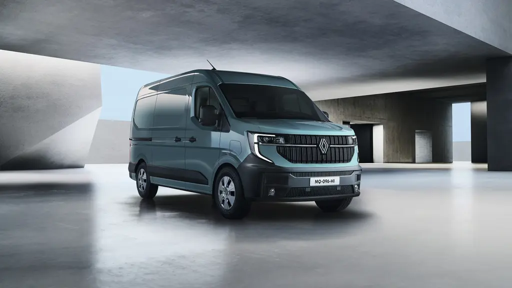 Renault Master LWB Diesel FWD LL35 DCI 150 Advance LOW Roof D/Cab Chassis