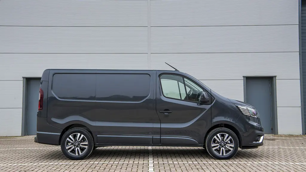 Renault Trafic LWB Diesel LL30 Blue DCI 170 Extrasportsafety Crewvan EAG9