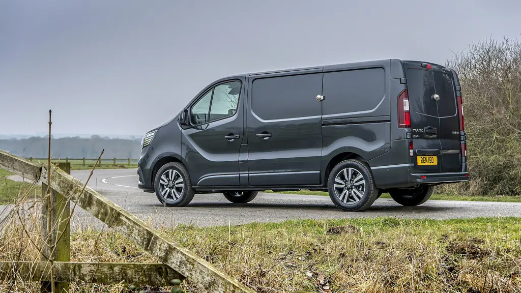 Renault Trafic LWB Diesel LL30 Blue DCI 170 Extrasportsafety Crewvan EAG9