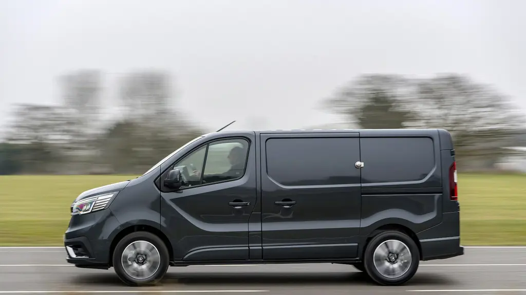Renault Trafic Combi Van LWB Diesel LL30 Blue DCI 150 Extra Sport ...