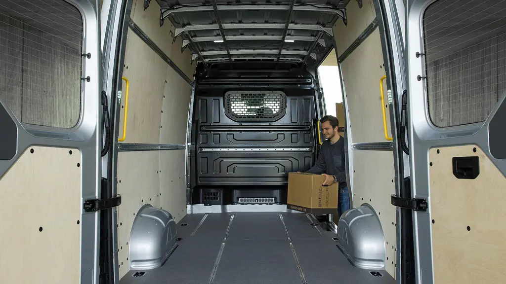 Volkswagen Crafter CR35 LWB Diesel FWD 2.0 TDI 140PS Commerce ETG Luton Tail Lift Auto