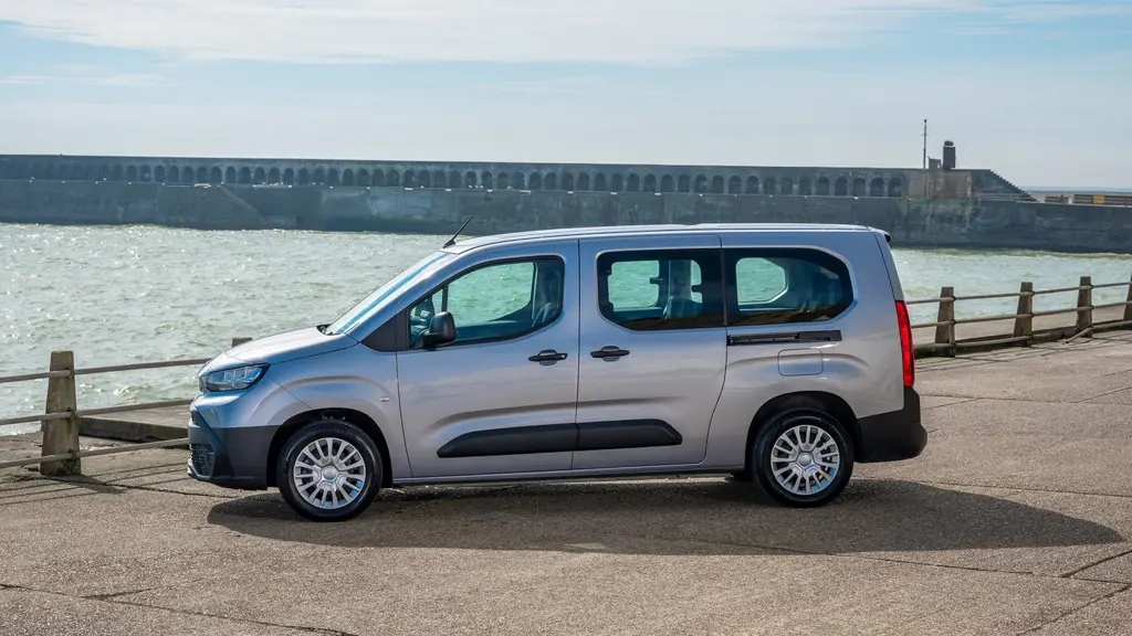 Toyota BZ4X 150kW Vision 71.4kWh 5dr Auto 11kW Pan/Bi-tone