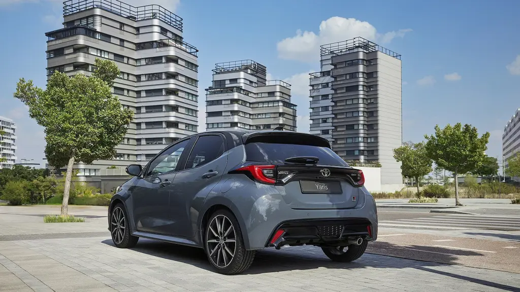 Toyota Yaris 1.5 Hybrid Design 5dr CVT 17" Alloy