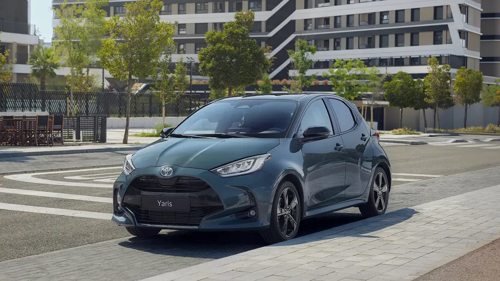 Toyota Yaris 1.5 Hybrid Design 5dr CVT 17" Alloy