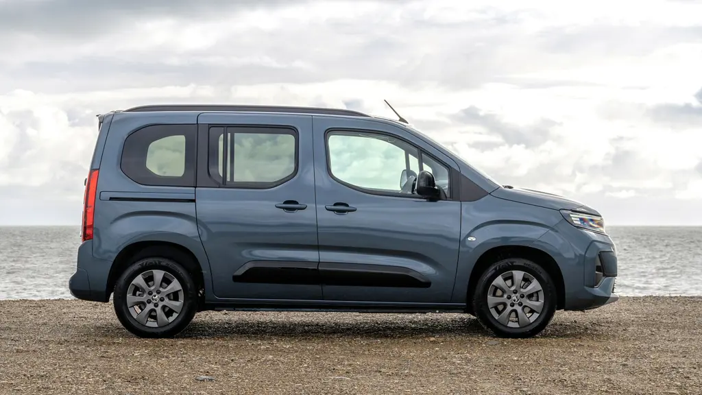 Vauxhall Combo Life 100kW Ultimate 52kWh 5dr Auto