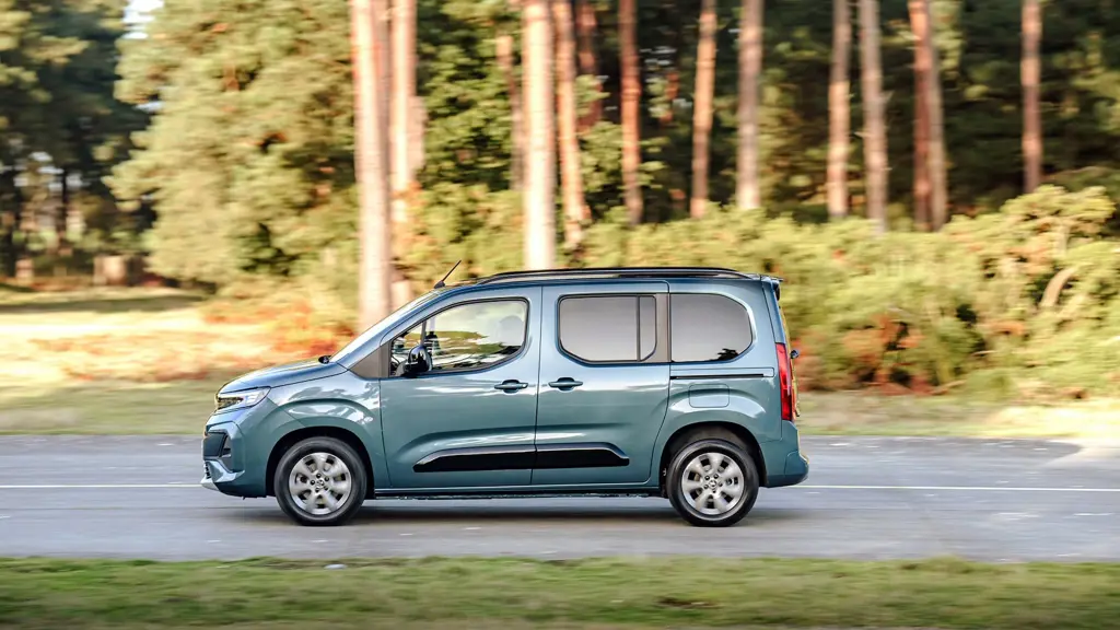 Vauxhall Combo Life 100kW Ultimate 52kWh 5dr Auto