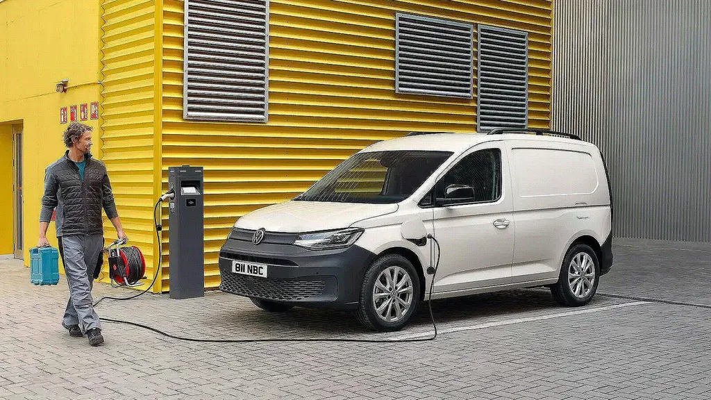 Volkswagen Caddy Maxi Caddy Cargo Maxi C20 Diesel 2.0 TDI 102PS Commerce Plus Van Tech Pack