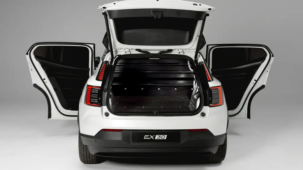 Volvo EX30 Electric 200KW 69KWH SM Extended Range Core Cargo Auto