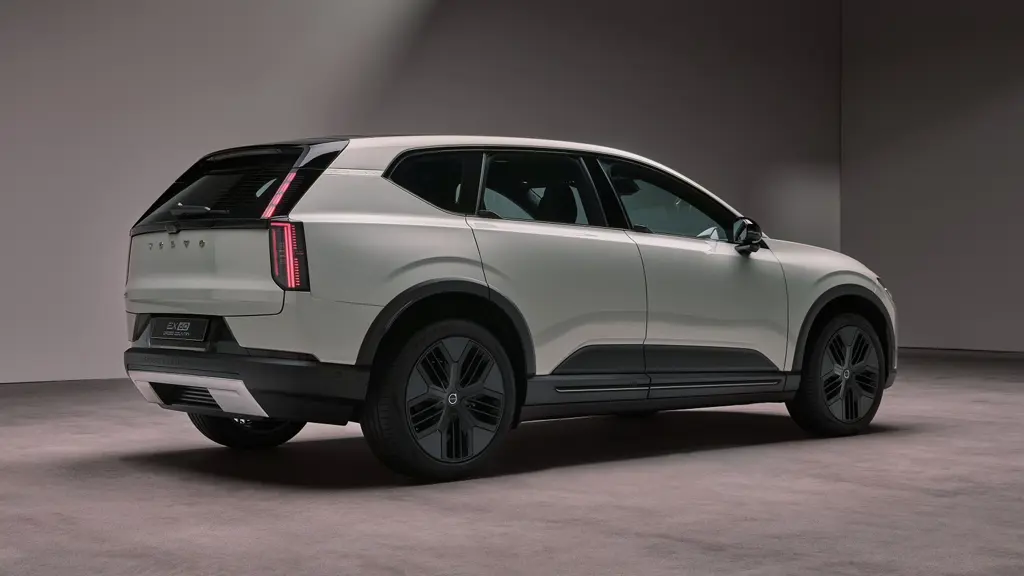Volvo EX30 200kW P5 LR Cross Country Ultra 69kWh 5dr Auto