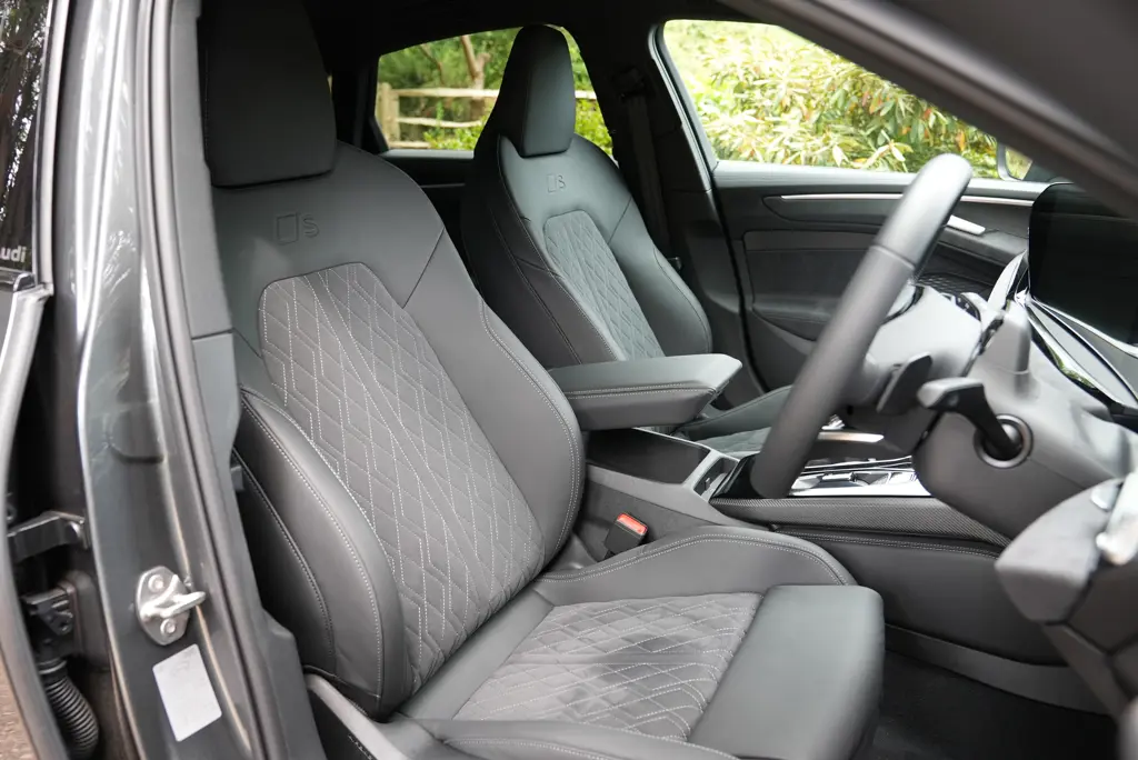Audi A6 2.0 e-Hybrid Quattro 299 Black Ed 5dr S Tronic
