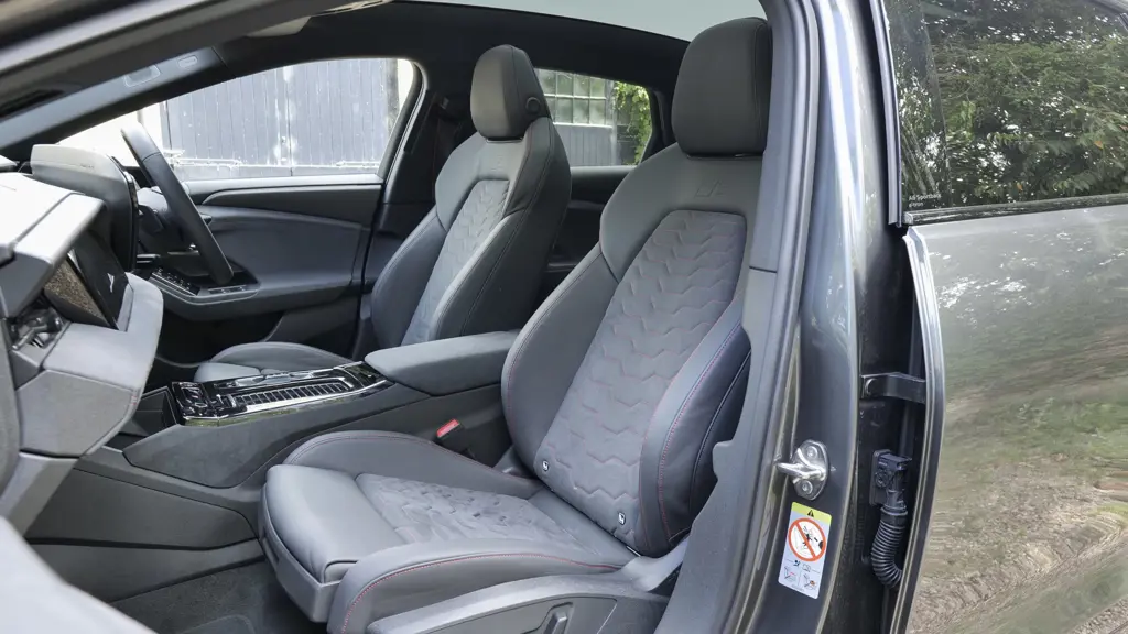 Audi A6 210kW 83kWh S Line 5dr Auto S+V