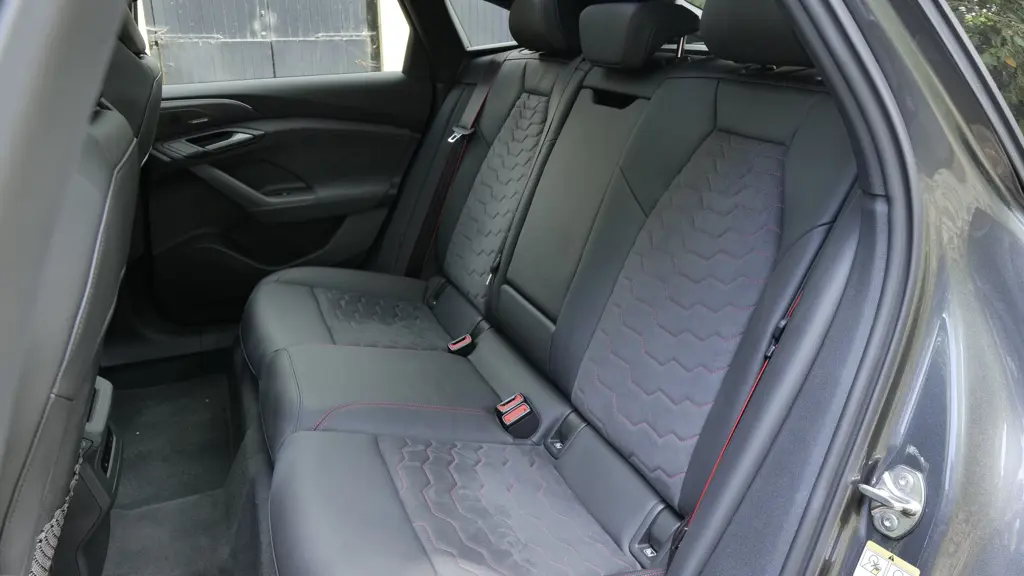 Audi A6 210kW 83kWh S Line 5dr Auto S+V