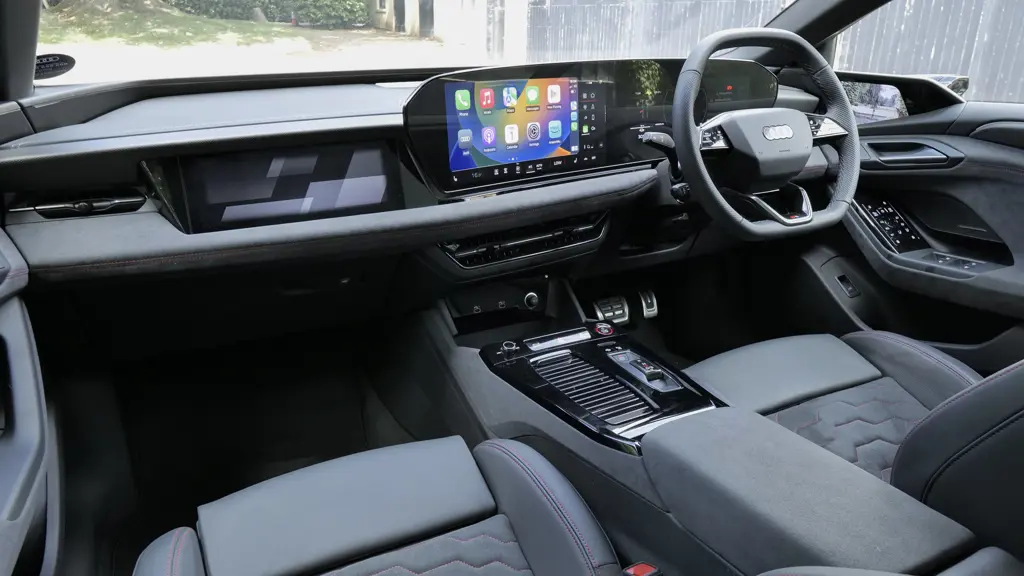 Audi A6 210kW 83kWh S Line 5dr Auto S+V