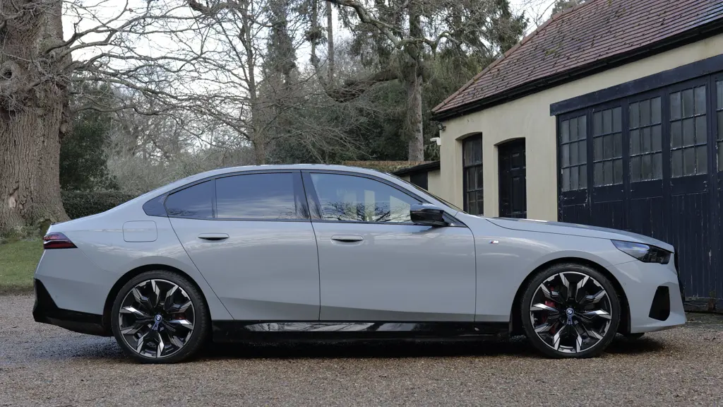 BMW i5 250kW eDr40 M Sport Pro 84kWh 4dr Auto Tech+/Comf+