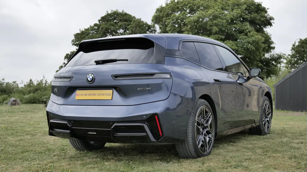 BMW ix2 230kW xDrive30 Shadow Ed 65kWh 5dr Auto Tech+/22kW