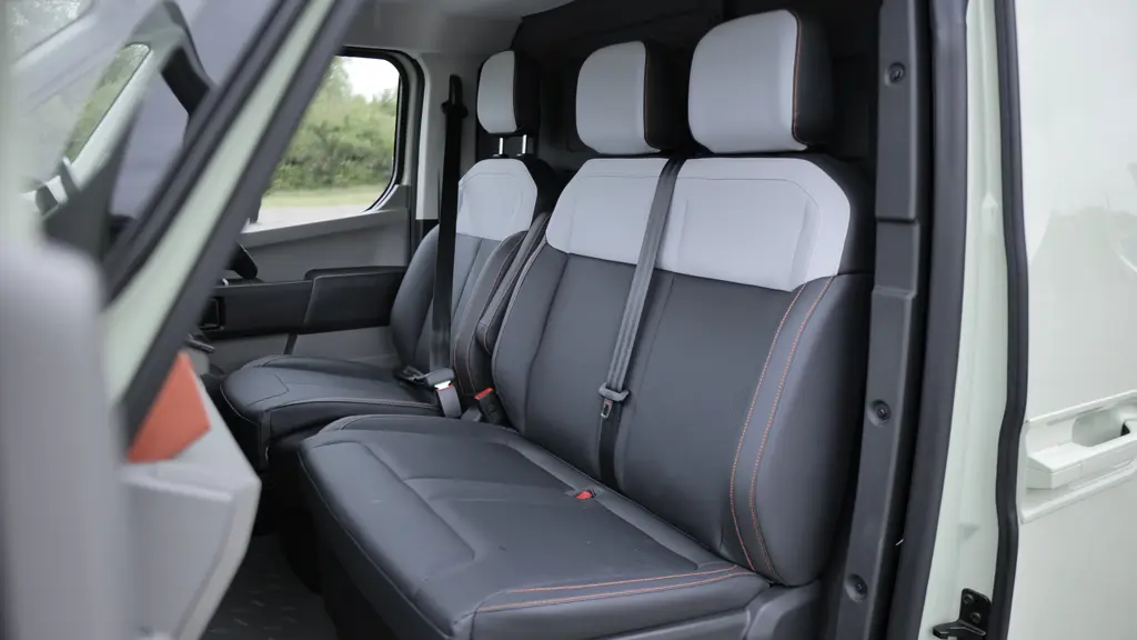 Farizon Sv L3 Electric 170KW 83 KWH H3 Van Auto