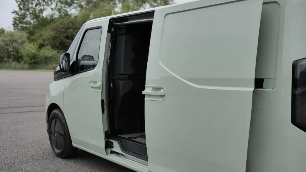 Farizon Sv L3 Electric 170KW 83 KWH H3 Van Auto