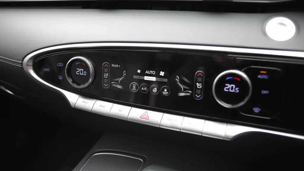 Genesis GV70 2.2D 201 Luxury 5dr Auto AWD