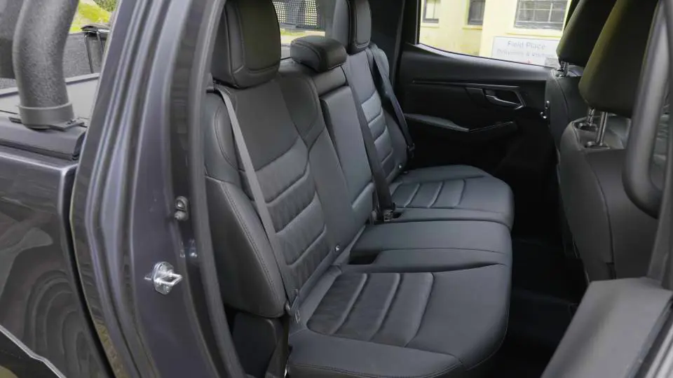 Isuzu D-MAX Electric 140KW 67KWH Ev-Cross Double CAB Pickup 4X4 Auto