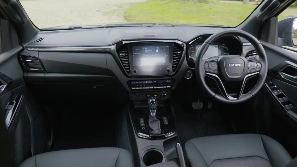 Isuzu D-MAX Electric 140KW 67KWH Ev-Cross Double CAB Pickup 4X4 Auto