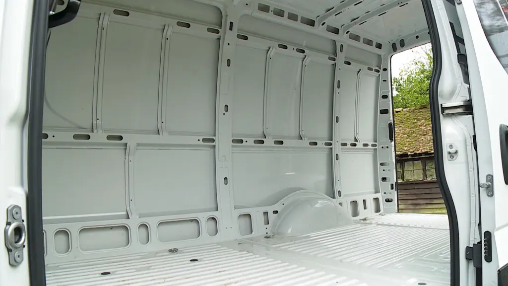 Iveco Daily 35S16 Diesel 2.3 Business Dropside 4100 WB