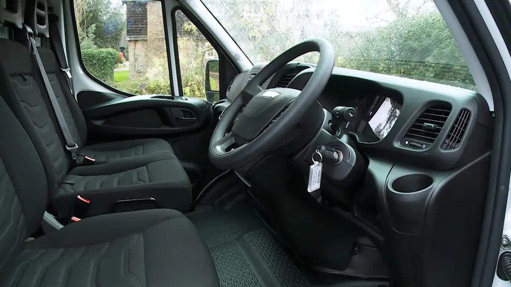 Iveco Daily 35S16 Diesel 2.3 Business Dropside 4100 WB