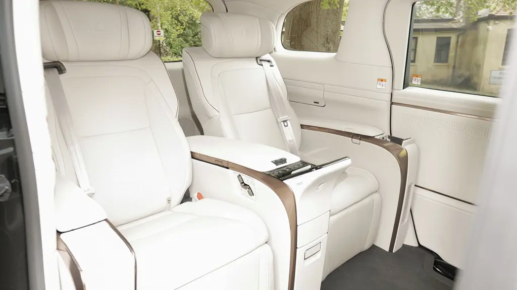 Lexus Lm 350h 2.5 5dr E-CVT