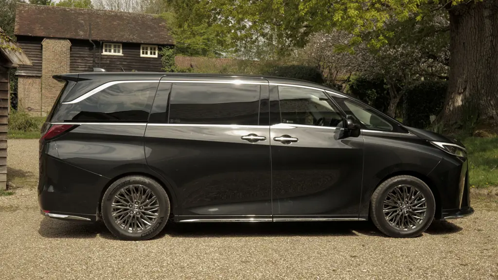 Lexus Lm 350h 2.5 5dr E-CVT