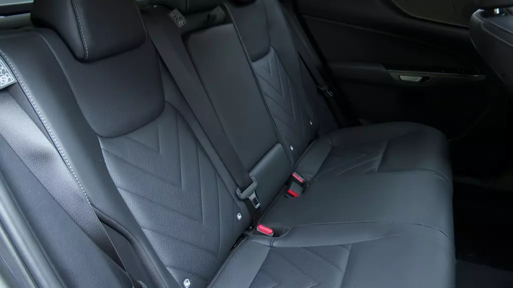Lexus Nx 350h 2.5 5dr E-CVT Premium Pack/Pan roof 2WD