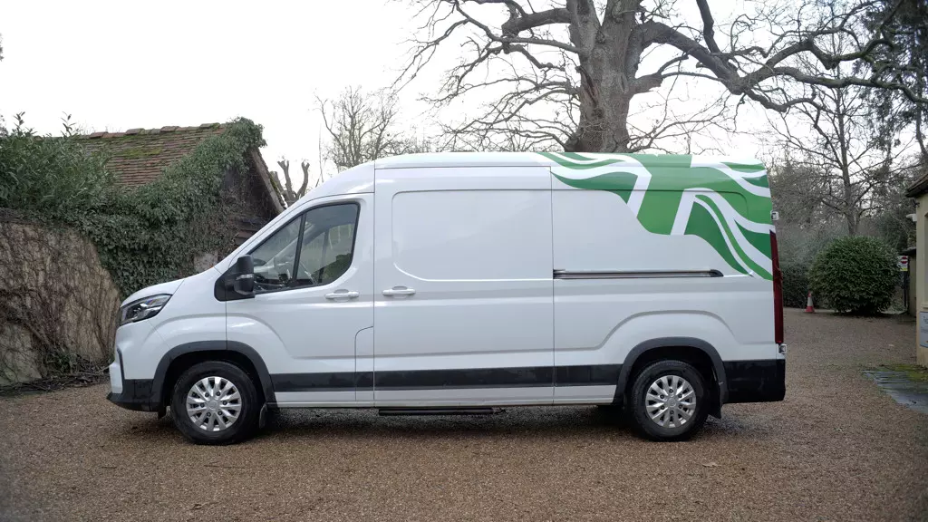 Maxus Deliver 9 MWB Diesel RWD 2.0 D20 150 LUX Chassis CAB