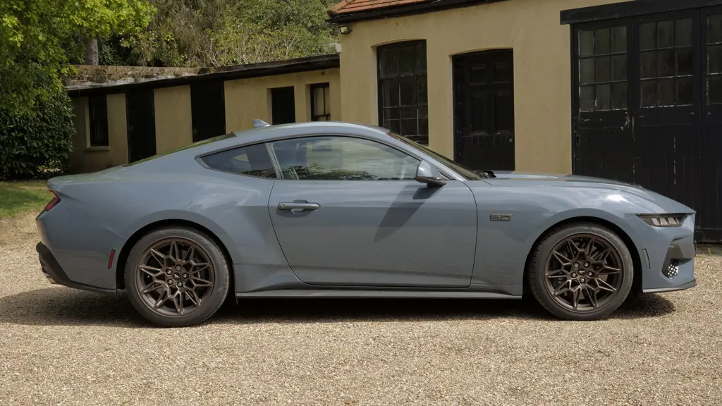 Ford Mustang 5.0 V8 Dark Horse 2dr Auto