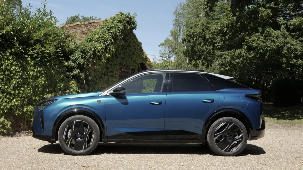 Peugeot 3008 1.2 Hybrid 145 GT Premium 5dr e-DSC6