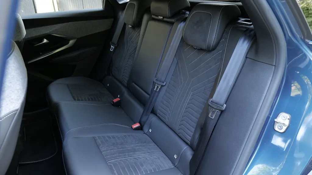 Peugeot 3008 1.2 Hybrid 145 GT Premium 5dr e-DSC6