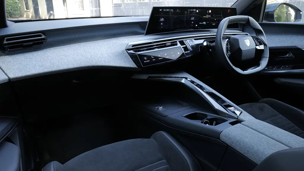 Peugeot 3008 1.2 Hybrid 145 GT Premium 5dr e-DSC6