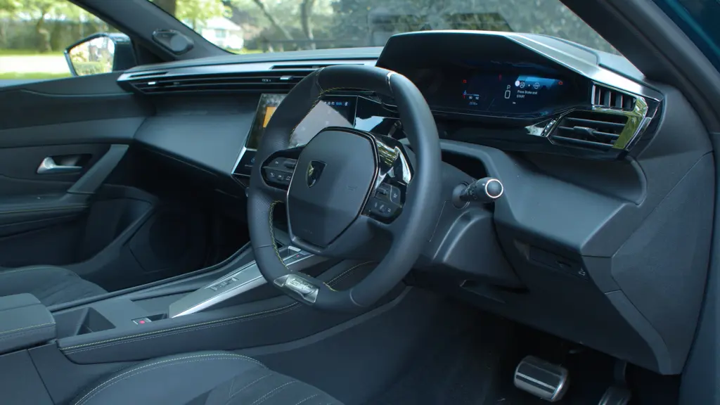 Peugeot 408 1.2 Hybrid 145 GT Premium 5dr e-DSC6