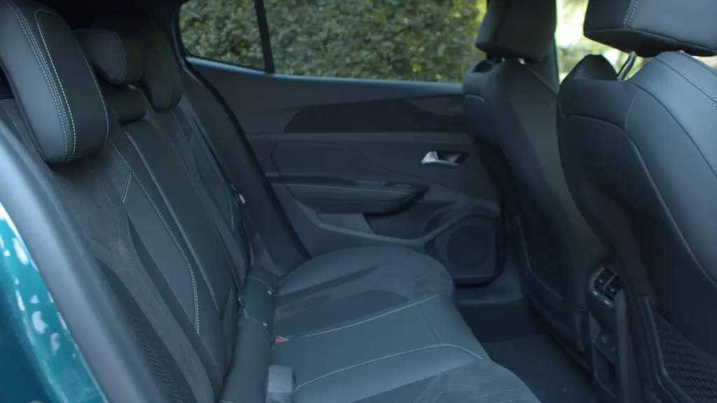 Peugeot 408 1.2 Hybrid 145 GT Premium 5dr e-DSC6